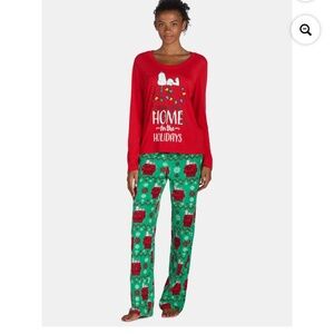 Peanut’s Snoopy Women’s Home For The Holidays Pajama Set Size XL NWT